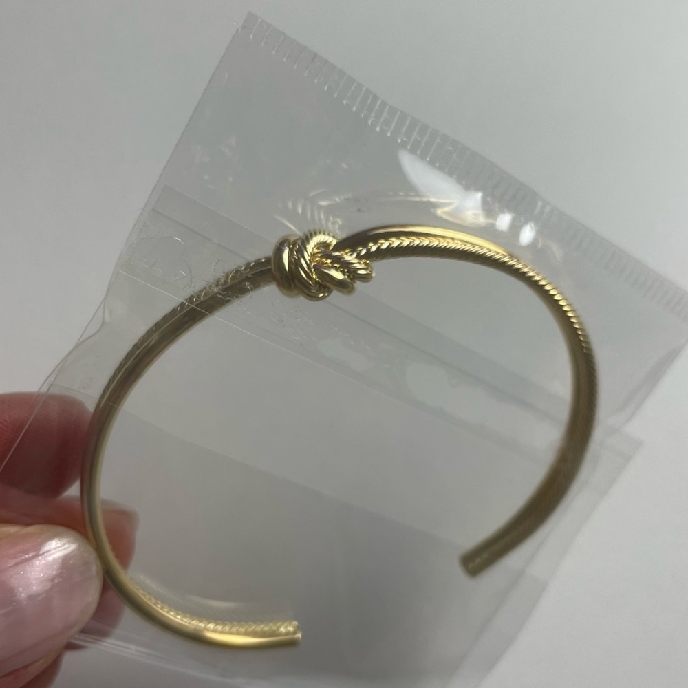 Elegant Gold Knot Bangle Bracelet